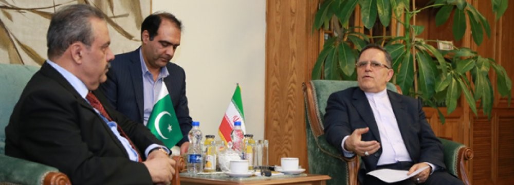 Pakistan’s Biggest Lender Eager to Open Iran Branch