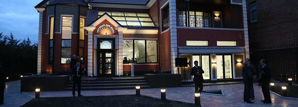 Iran, Russia Step Up Ties With First House of Commerce