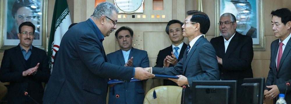 Iran, South Korea Sign €۷۲۰m Deal to Build 450 Wagon Trains in Iran