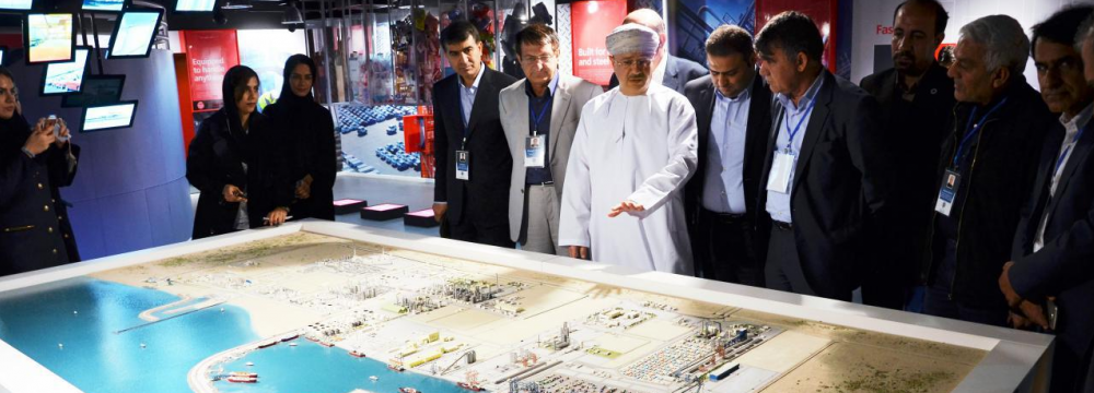 Qatar, Oman Becoming Iran’s New Trade Gateways